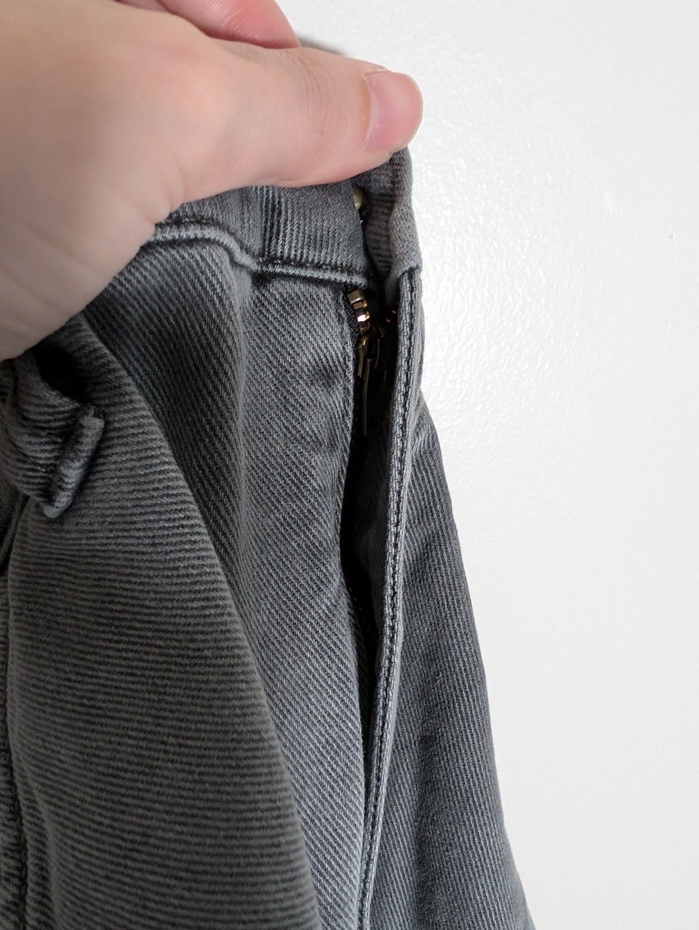 TNA grey greenwich carpenter pants - SZ 4 (Minor Flaw)