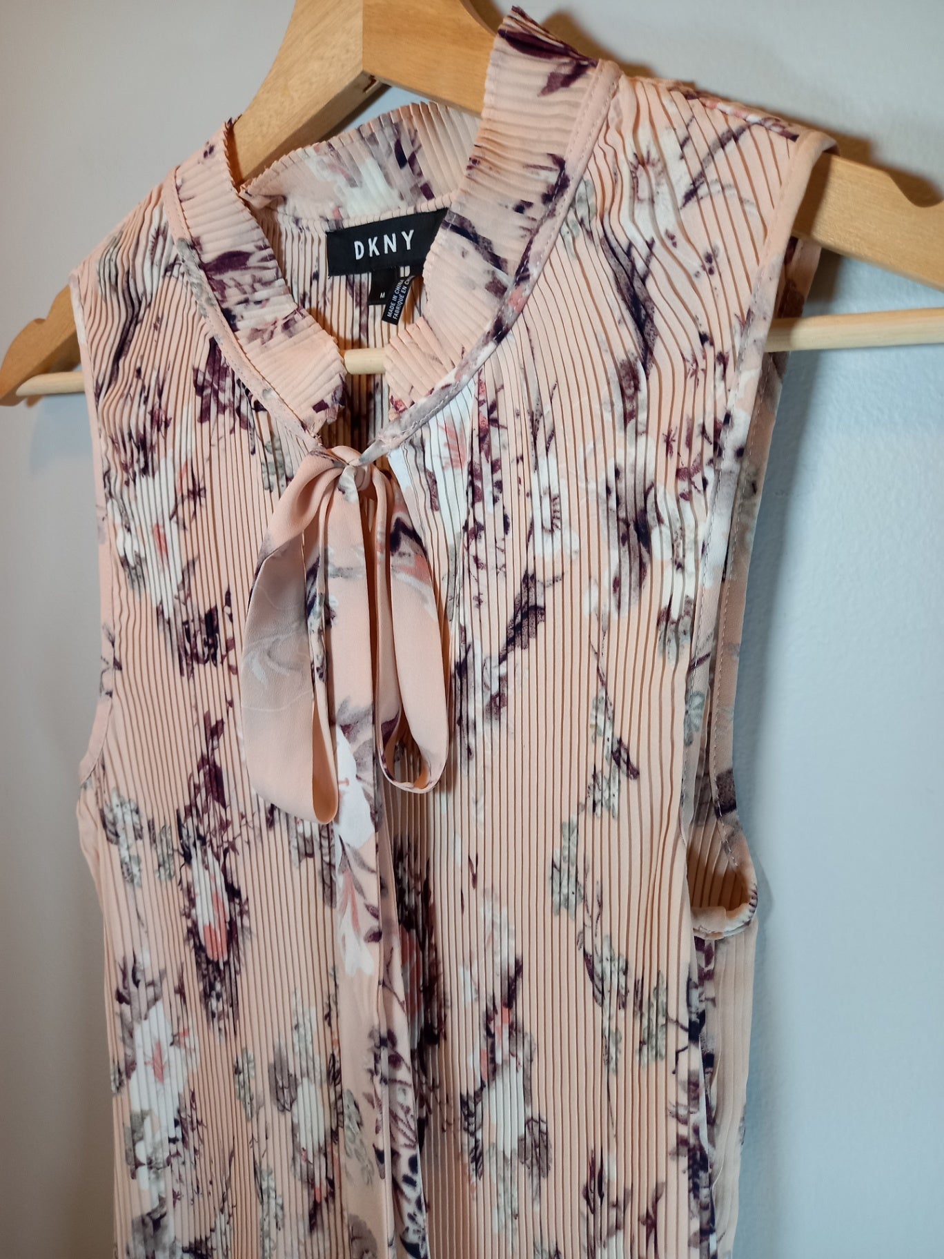 DKNY floral sleeveless blouse - Medium