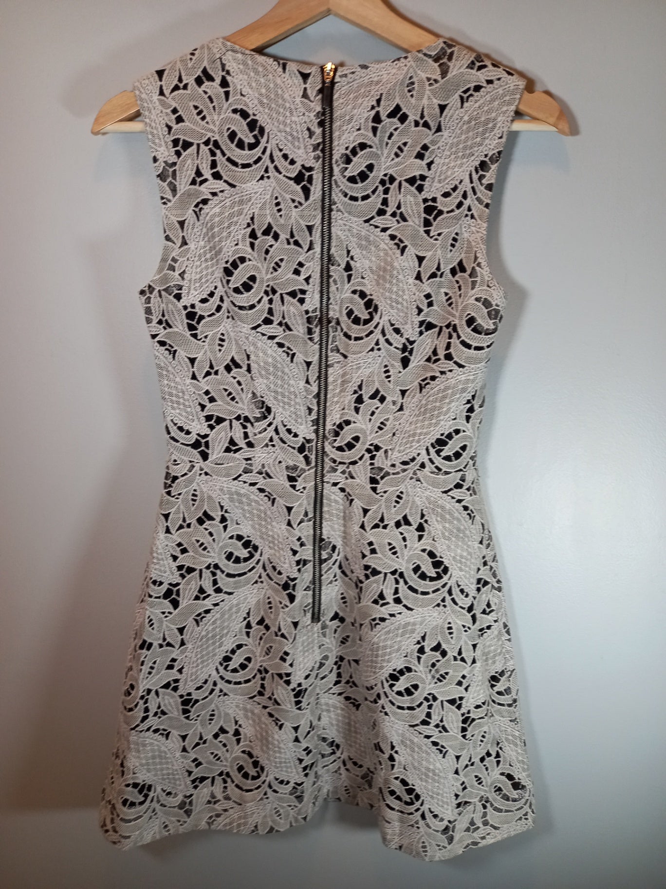 H&M sleeveless lace dress - SZ 6