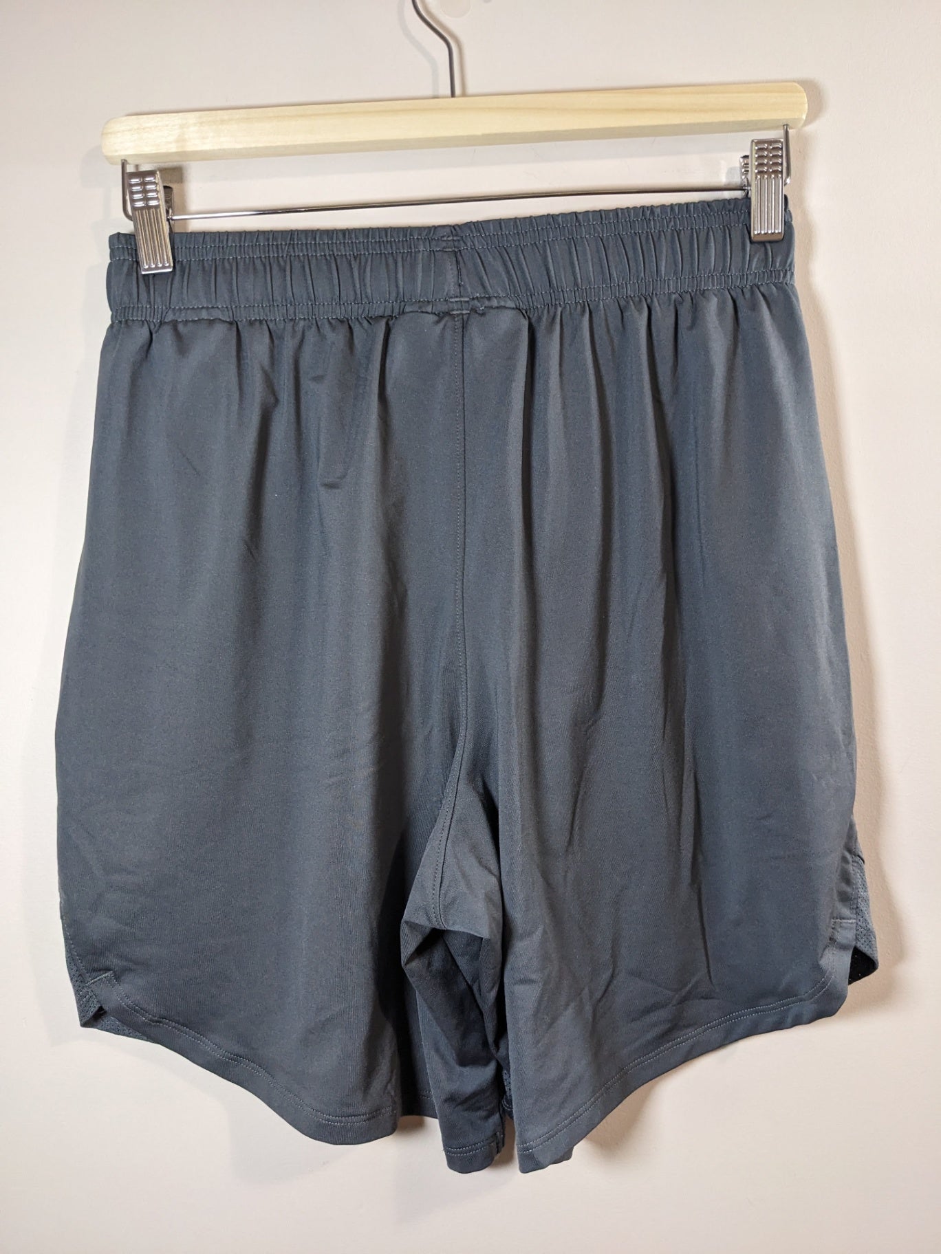 Under armour shorts - Men's Small