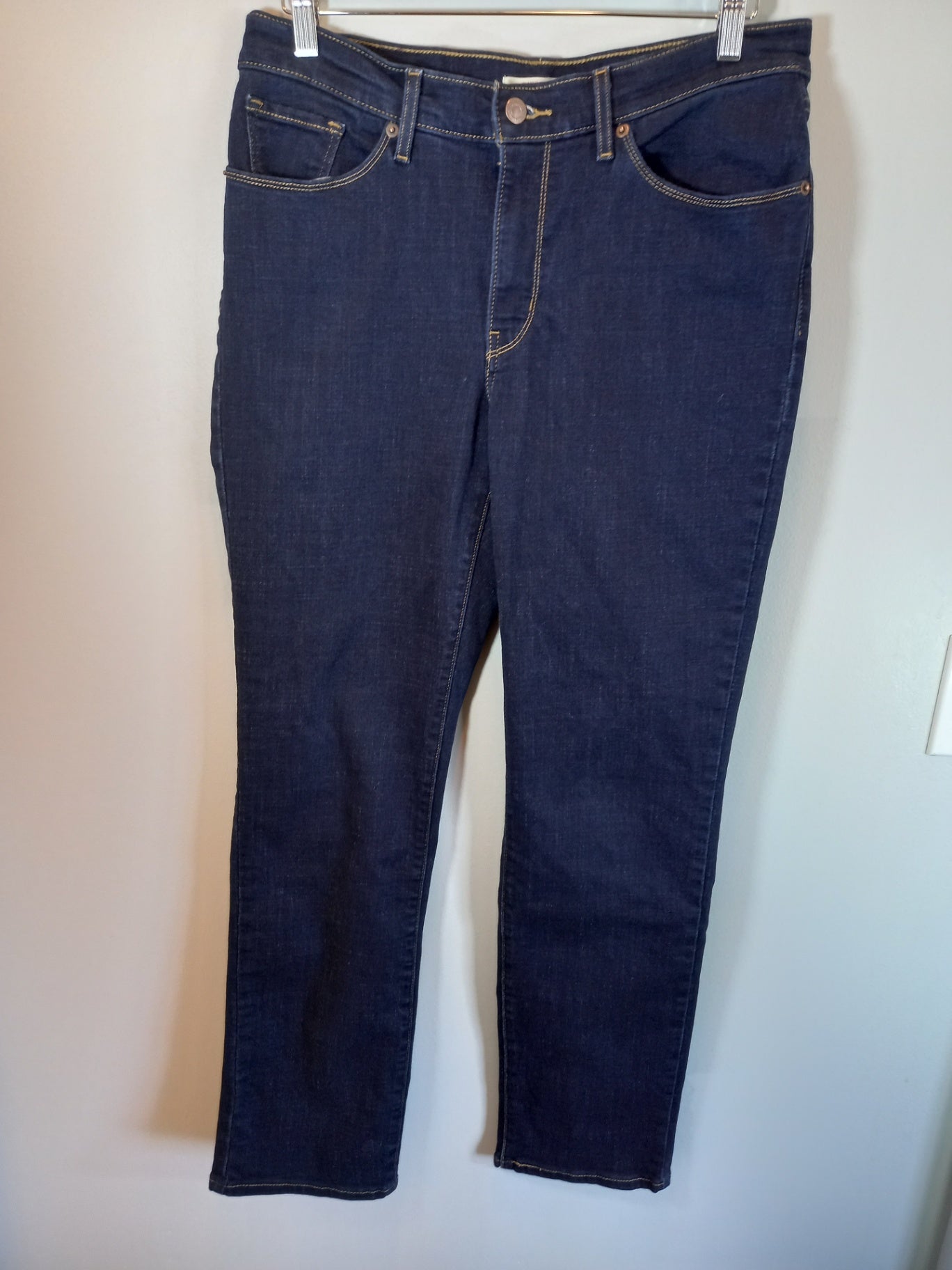 Levi's Straight Cut Jeans - Sz 10