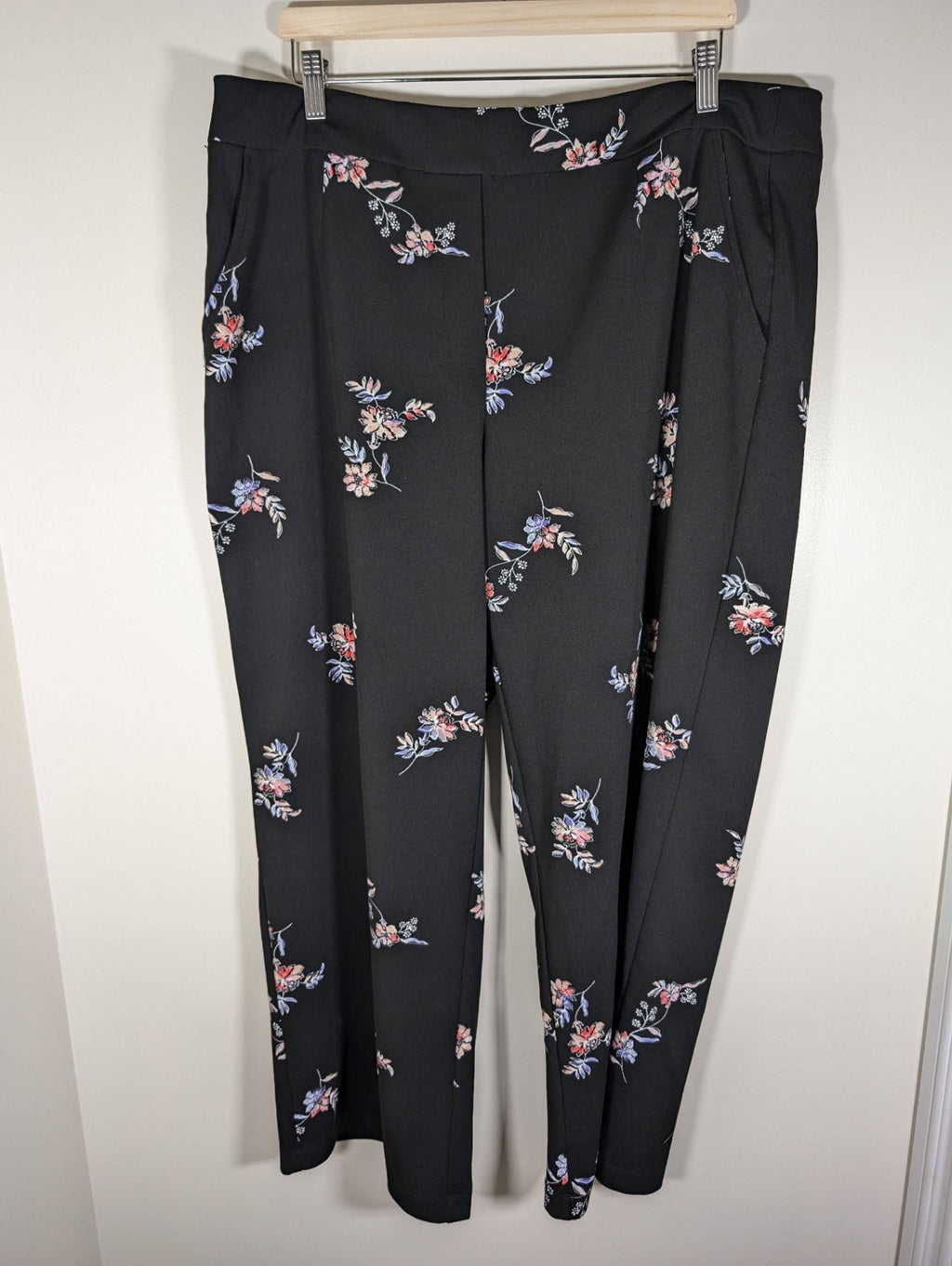Michel Studio Collection Floral Pant - SZ 18 (loose threads)