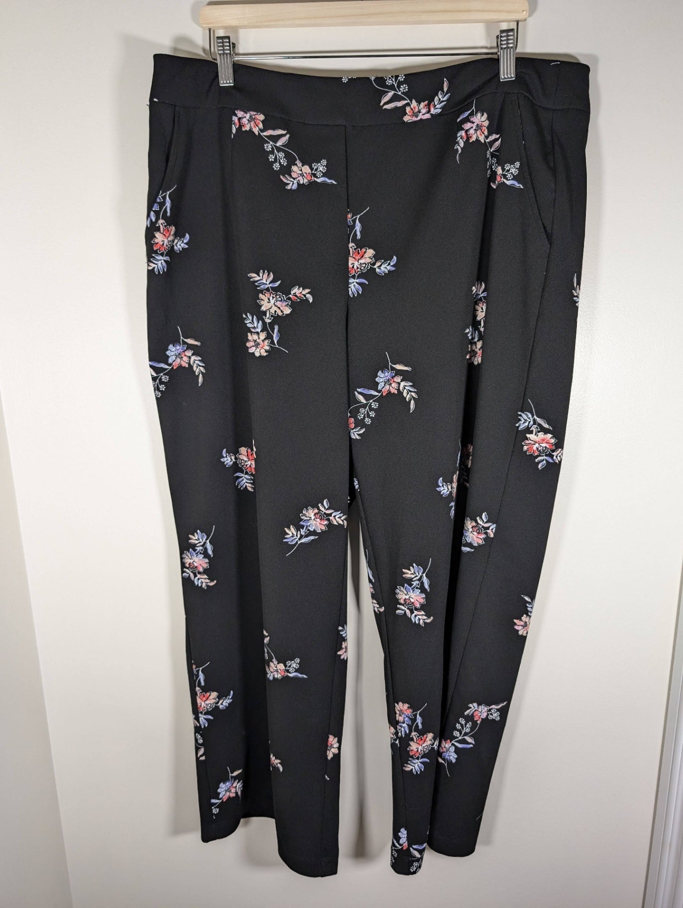 Michel Studio Collection Floral Pant - SZ 18 (loose threads)