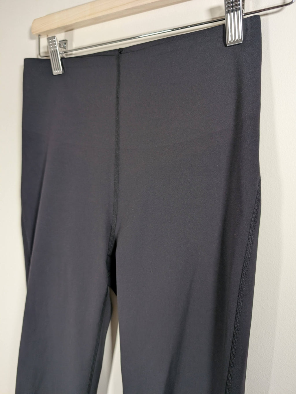 No label flare capri leggings - appears small