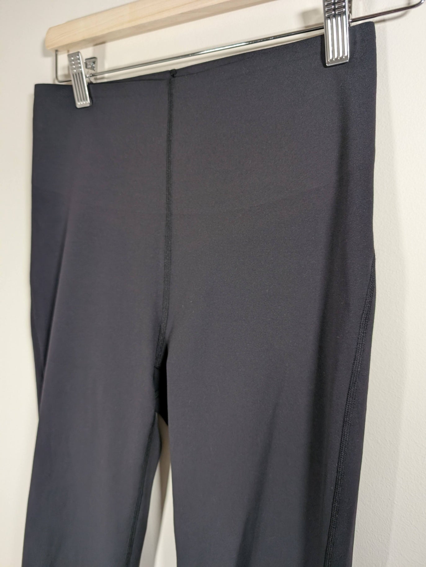 No label flare capri leggings - appears small