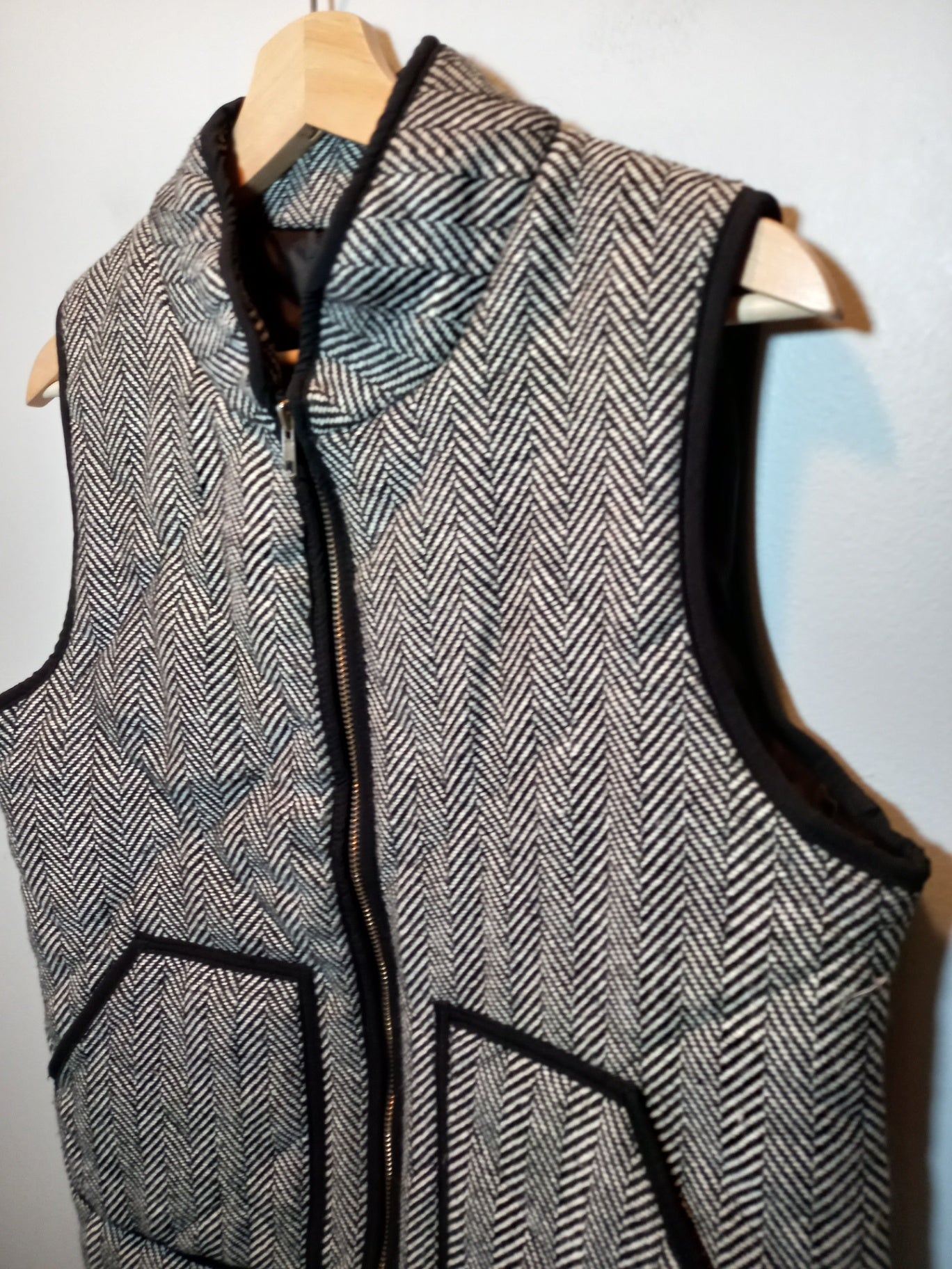 Care Black & White Vest Looks to be a Medium