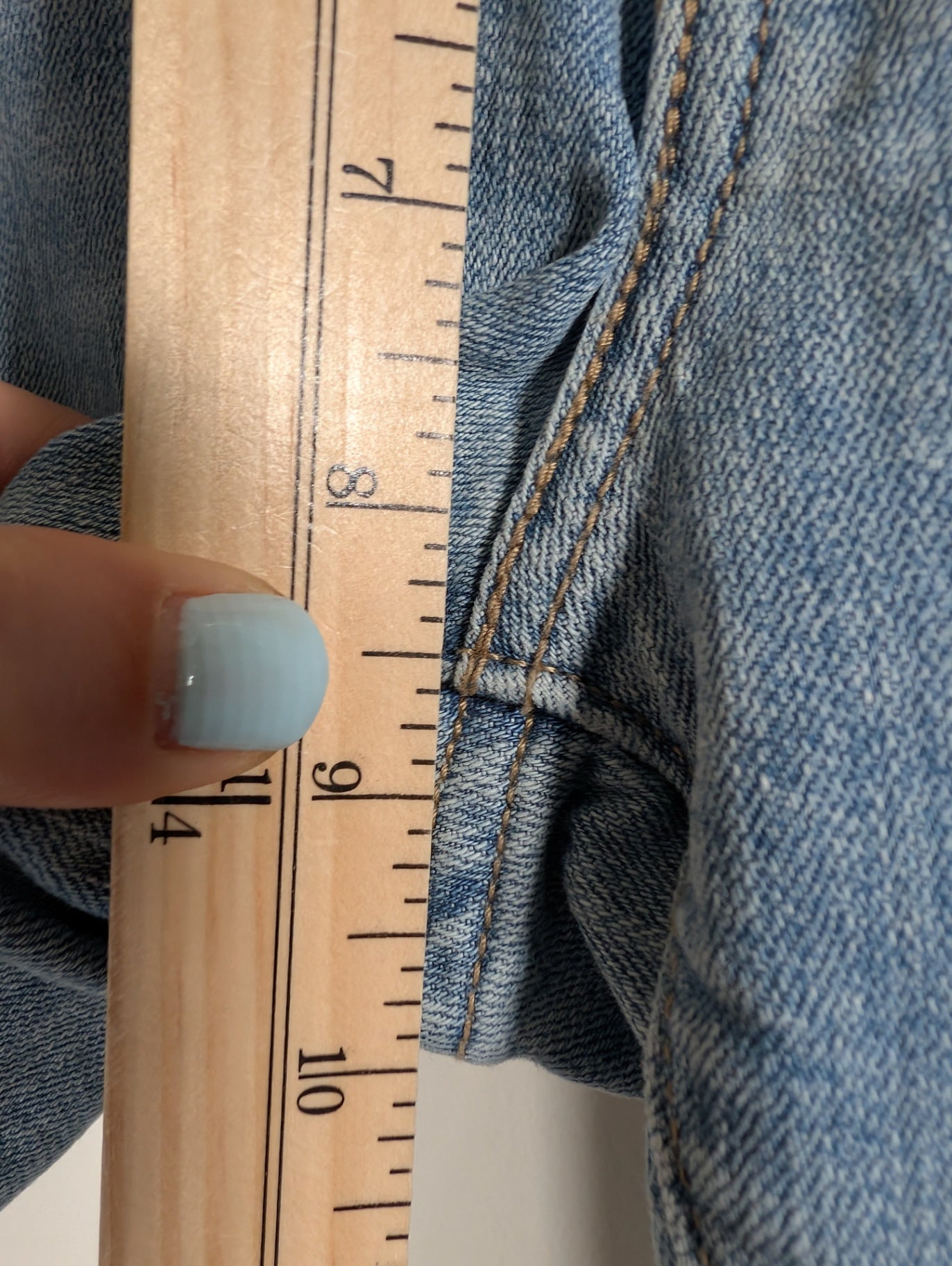 Levi's denim shorts - SZ 28