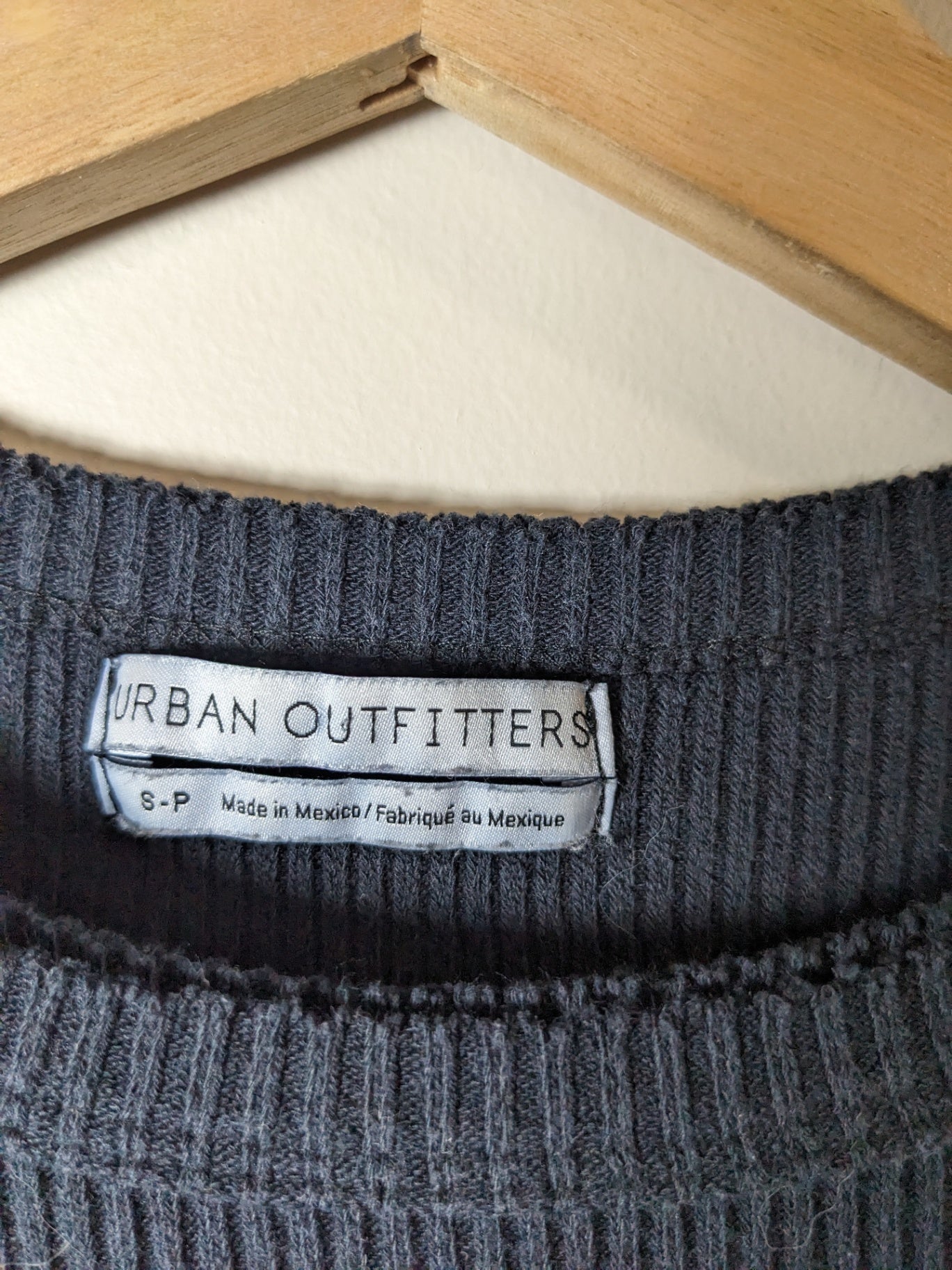Urban Outfitters Ribbed T-Shirt - Small