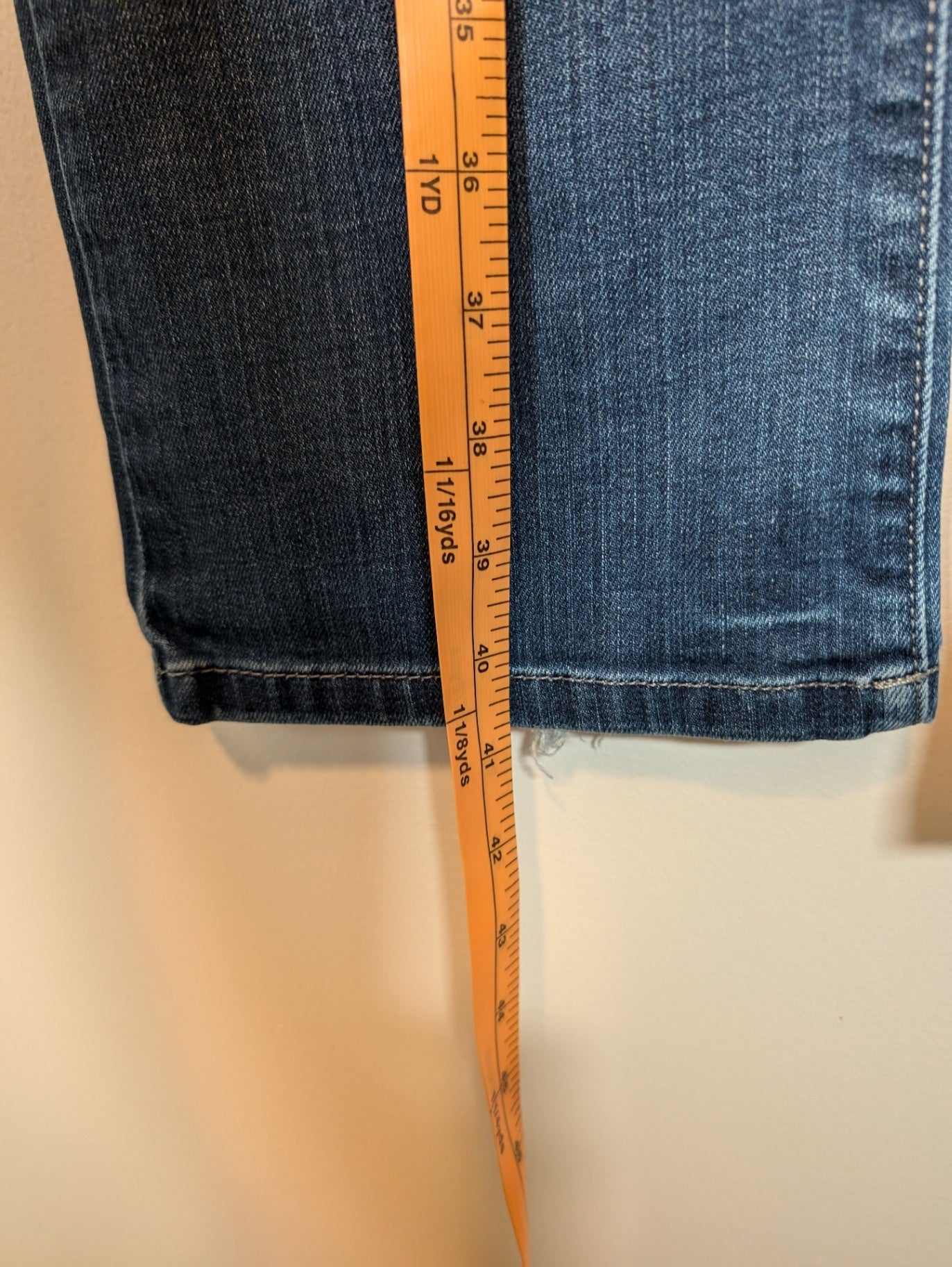 Guess starlet bootcut jeans - SZ 28 (Minor Flaw)