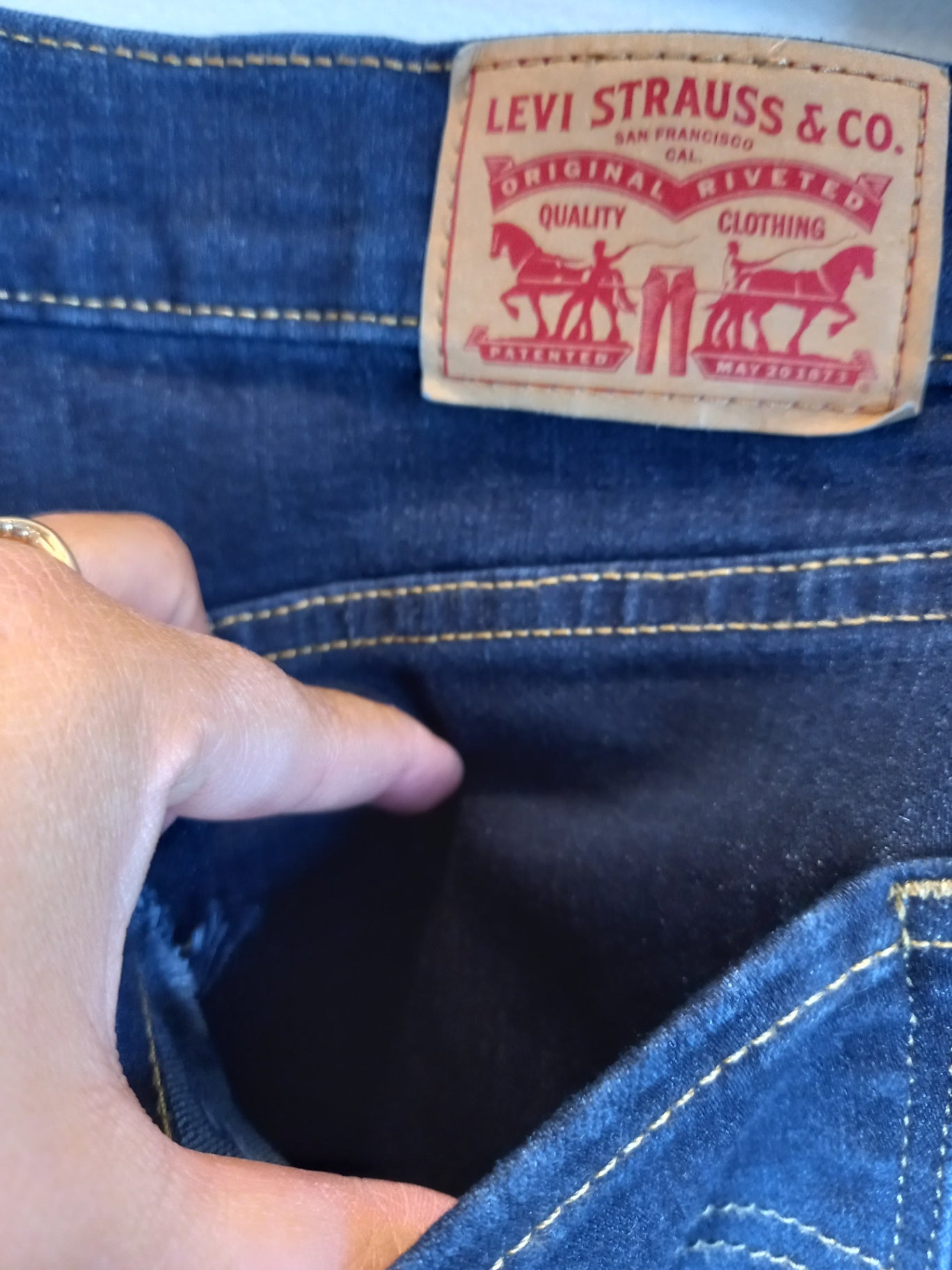 Levi's Straight Cut Jeans - Sz 10
