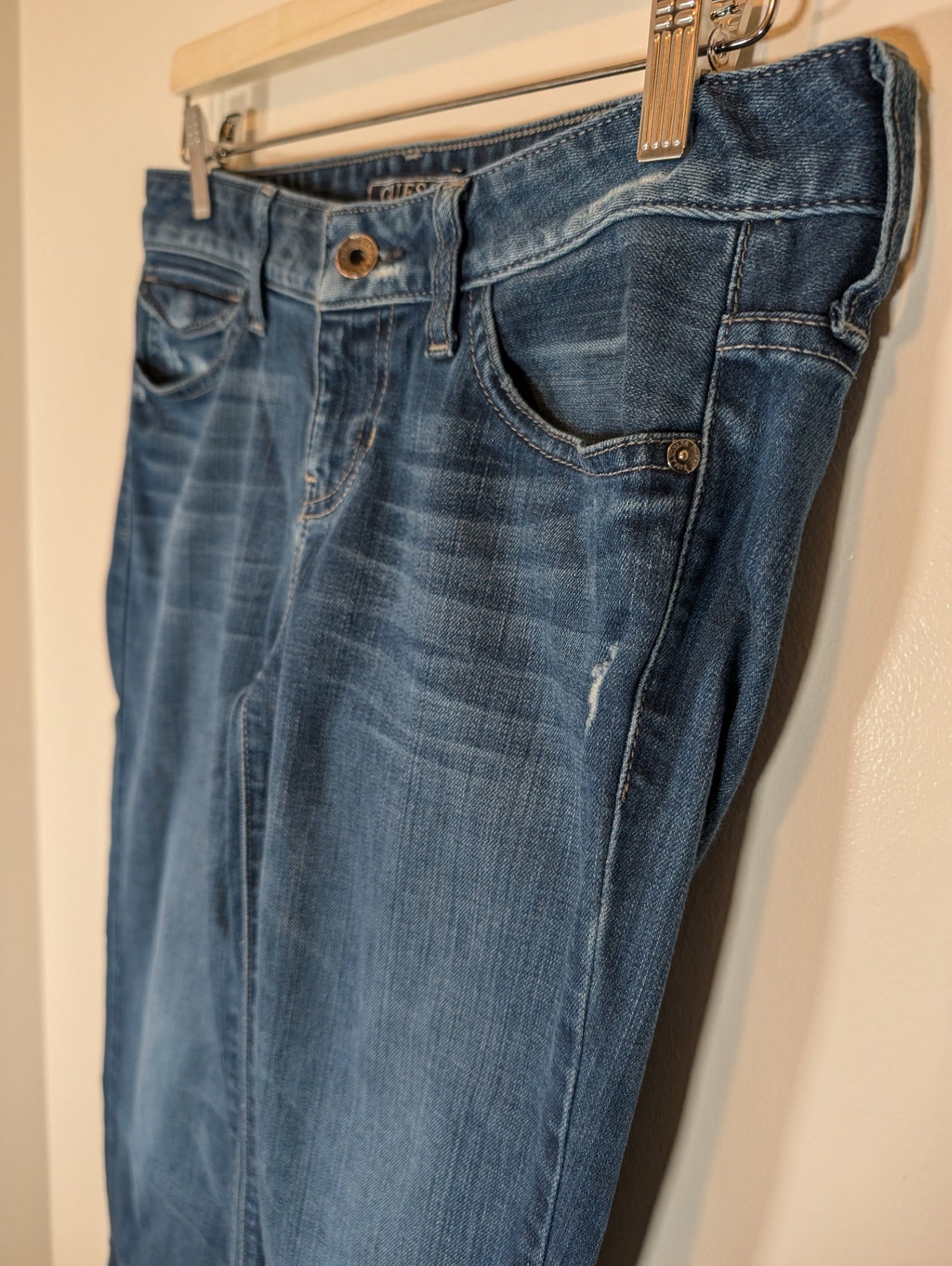Guess starlet bootcut jeans - SZ 28 (Minor Flaw)