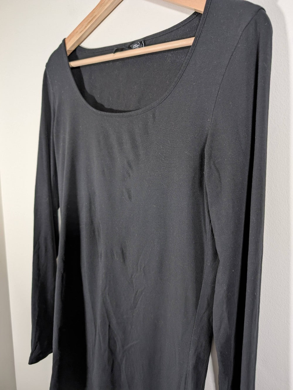 Vero Moda black long sleeve - Large (Minor Flaw)