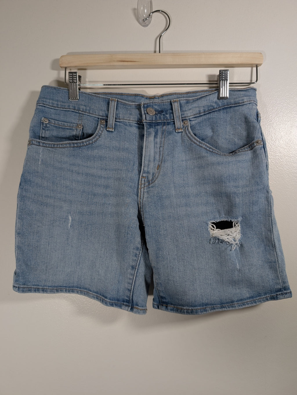 Levi's denim shorts - SZ 28
