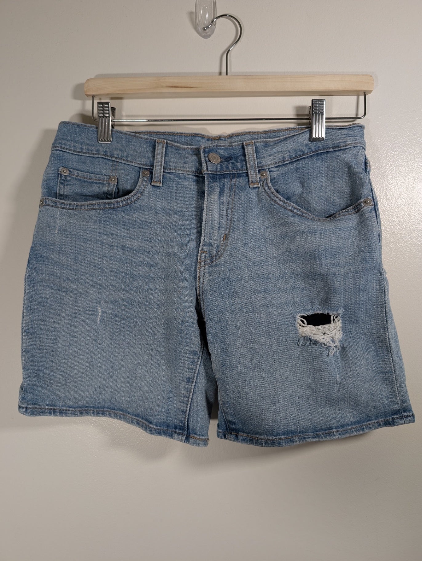 Levi's denim shorts - SZ 28