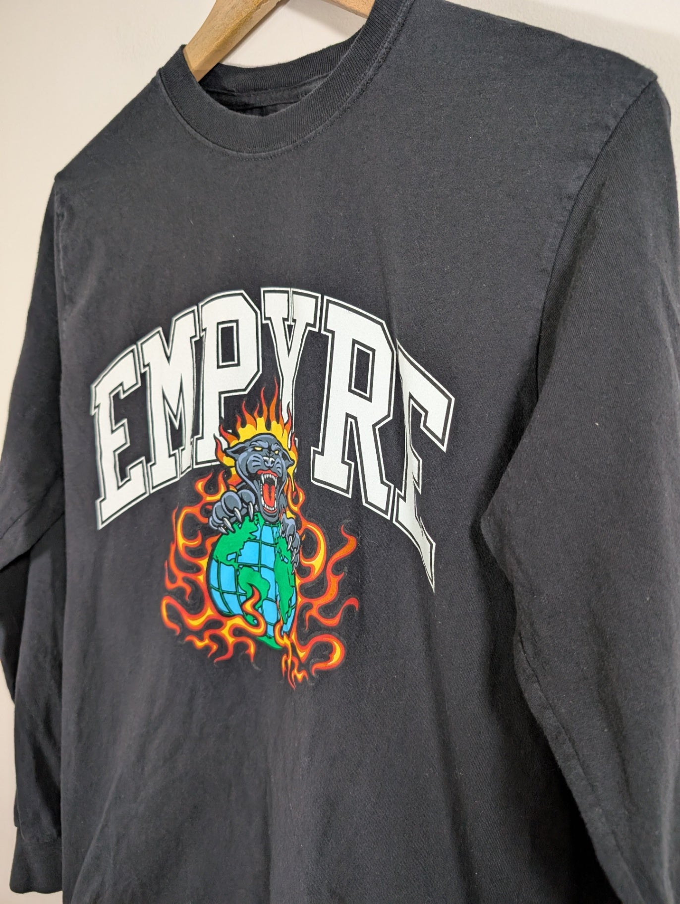 Empyre Graphic Long sleeve - Medium