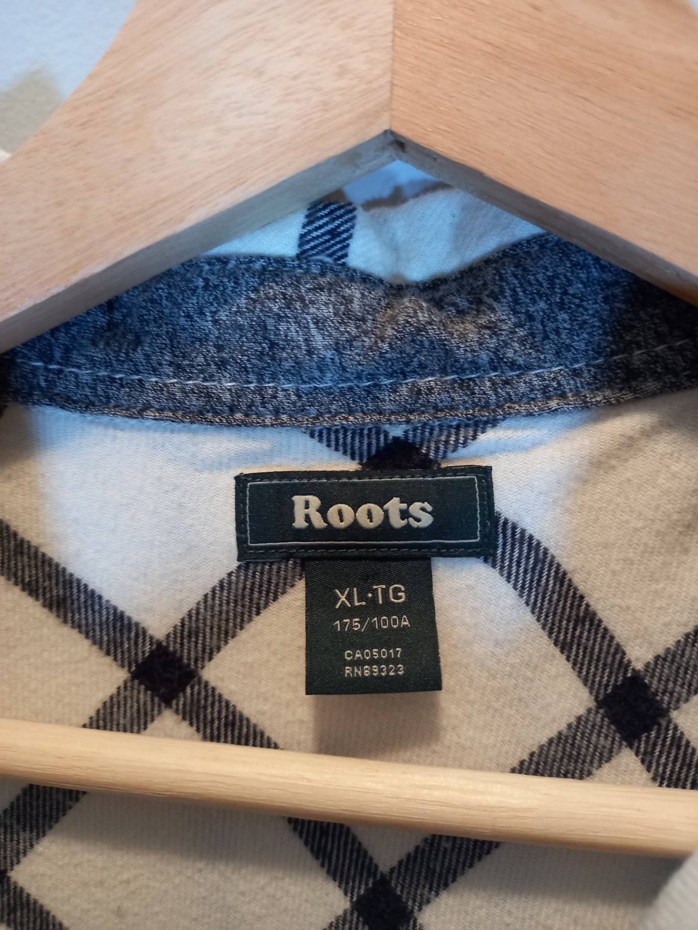Roots White & Grey Plaid Flannel  Shirt Sz XL