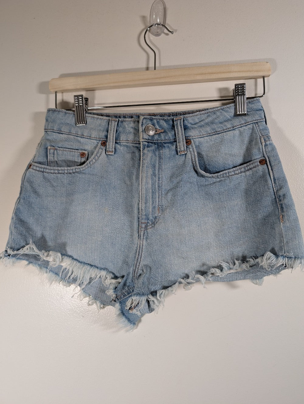 Divided H&M jean shorts - SZ 6 (Minor Flaw)