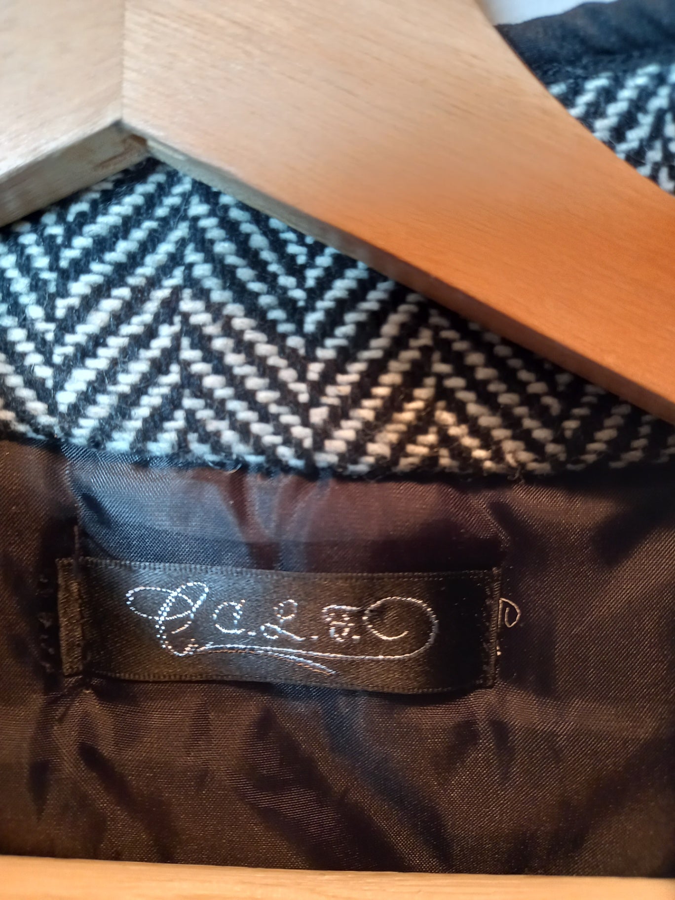 Care Black & White Vest Looks to be a Medium