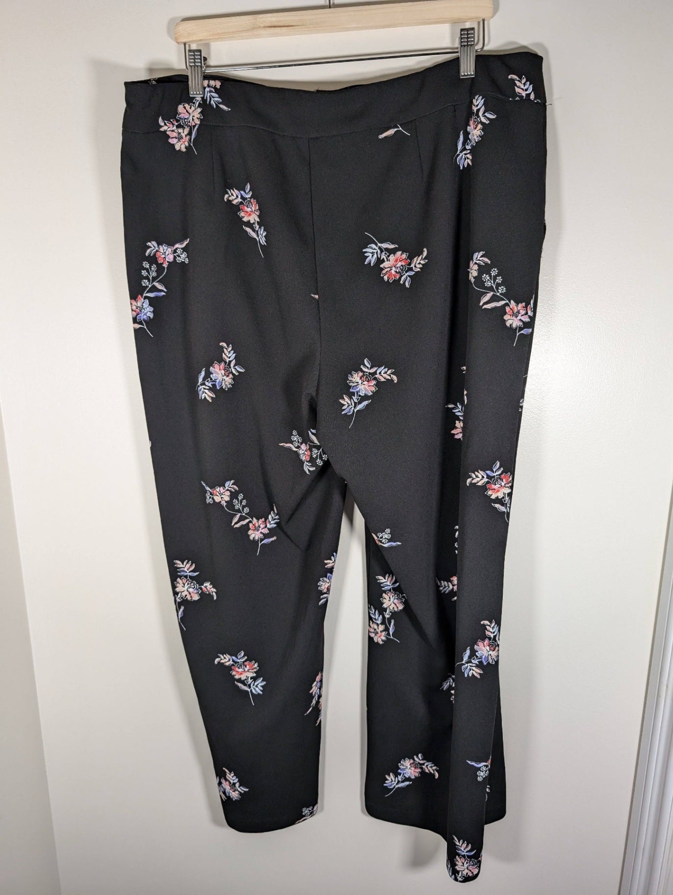 Michel Studio Collection Floral Pant - SZ 18 (loose threads)