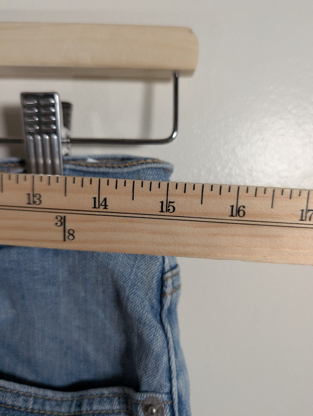 Levi's denim shorts - SZ 28