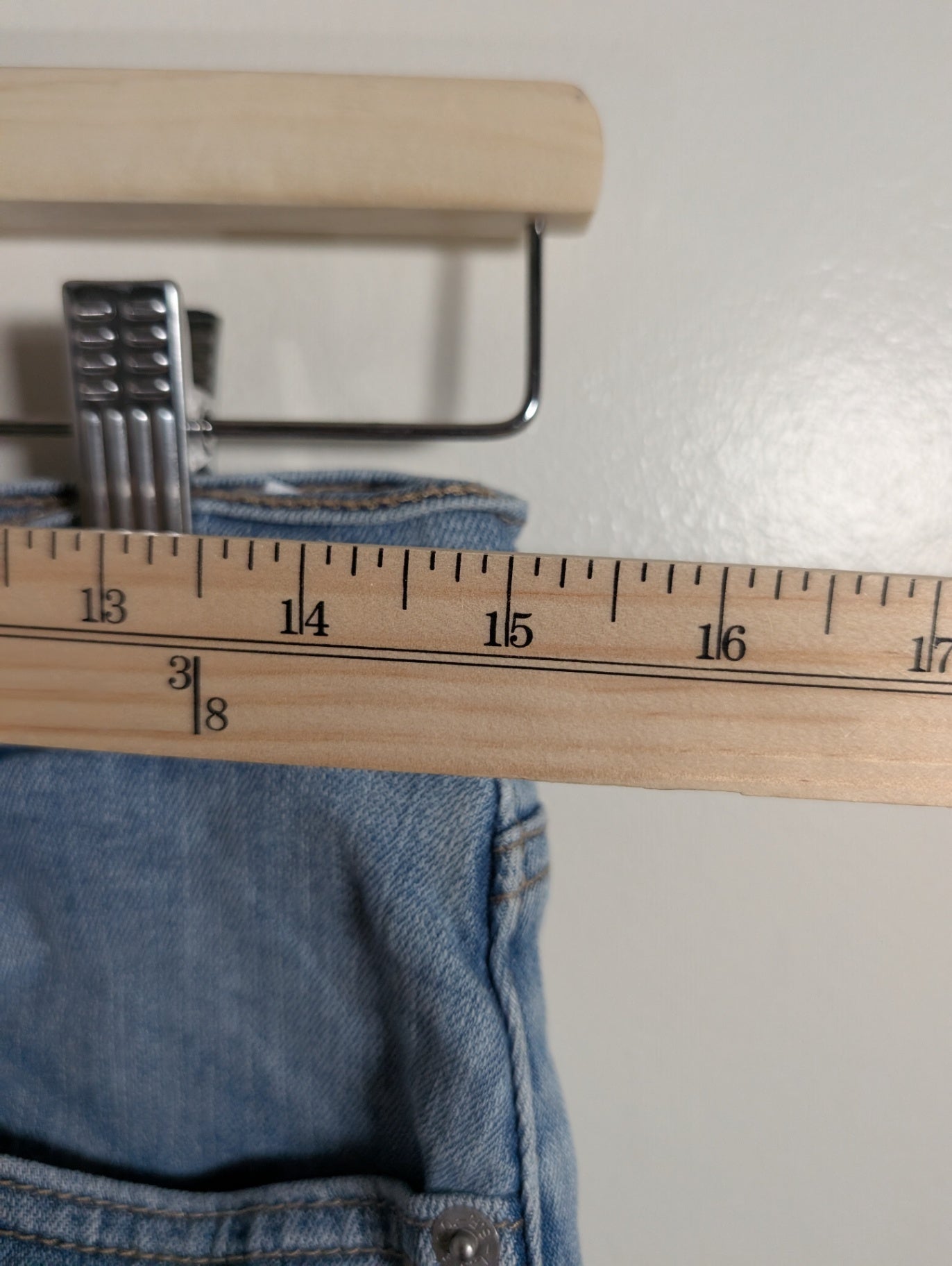 Levi's denim shorts - SZ 28