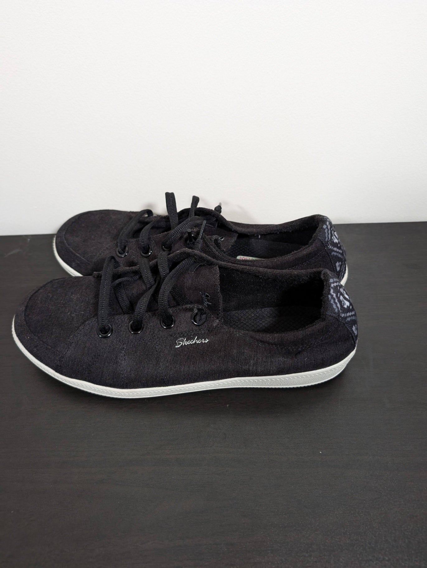 Sketchers Wide Fit Memory Foam Sneakers - 9.5
