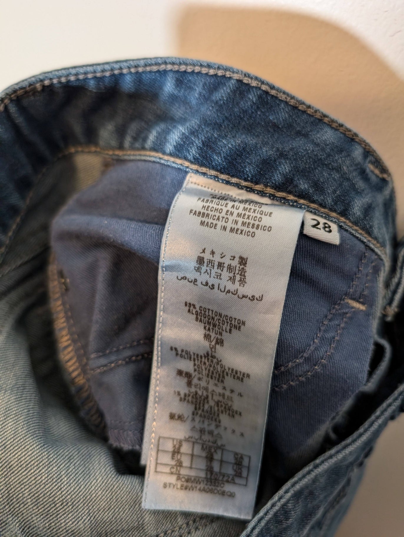 Guess starlet bootcut jeans - SZ 28 (Minor Flaw)