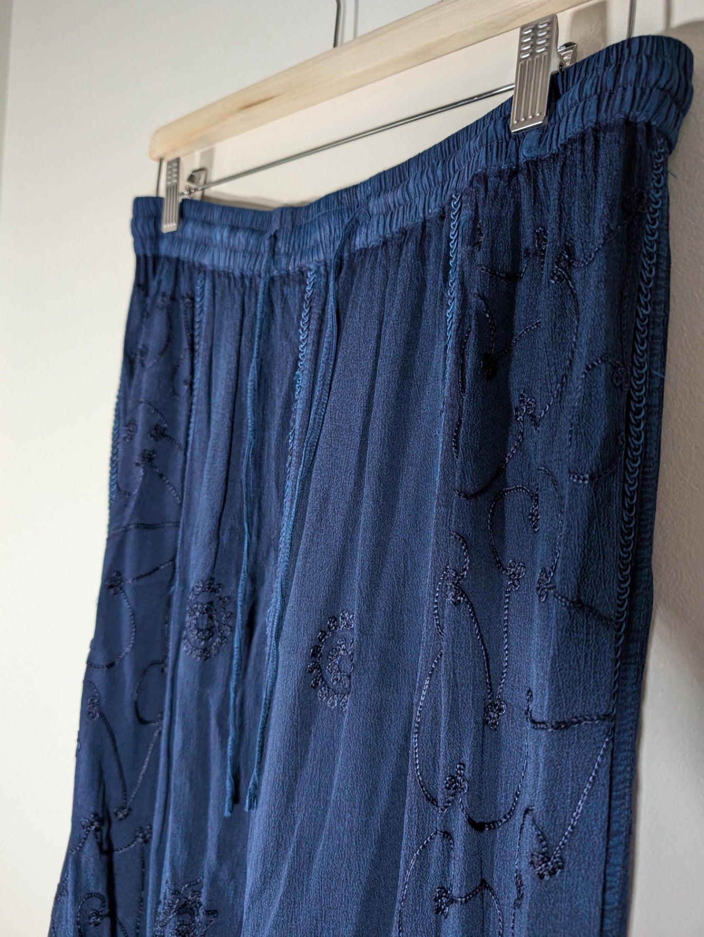 Model France Embroidered Skirt - XL