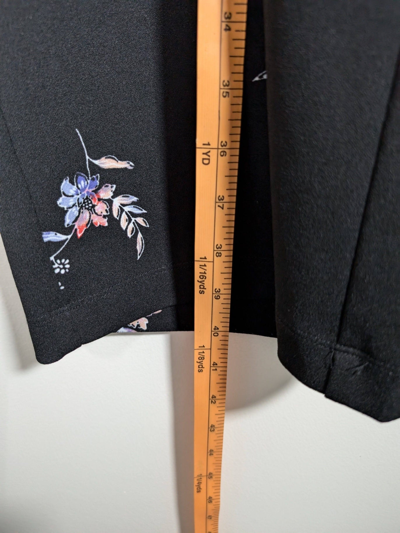 Michel Studio Collection Floral Pant - SZ 18 (loose threads)