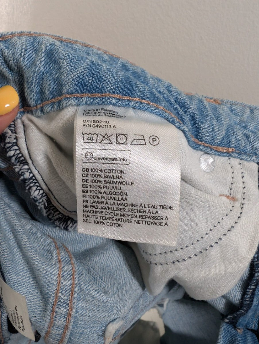Divided H&M jean shorts - SZ 6 (Minor Flaw)