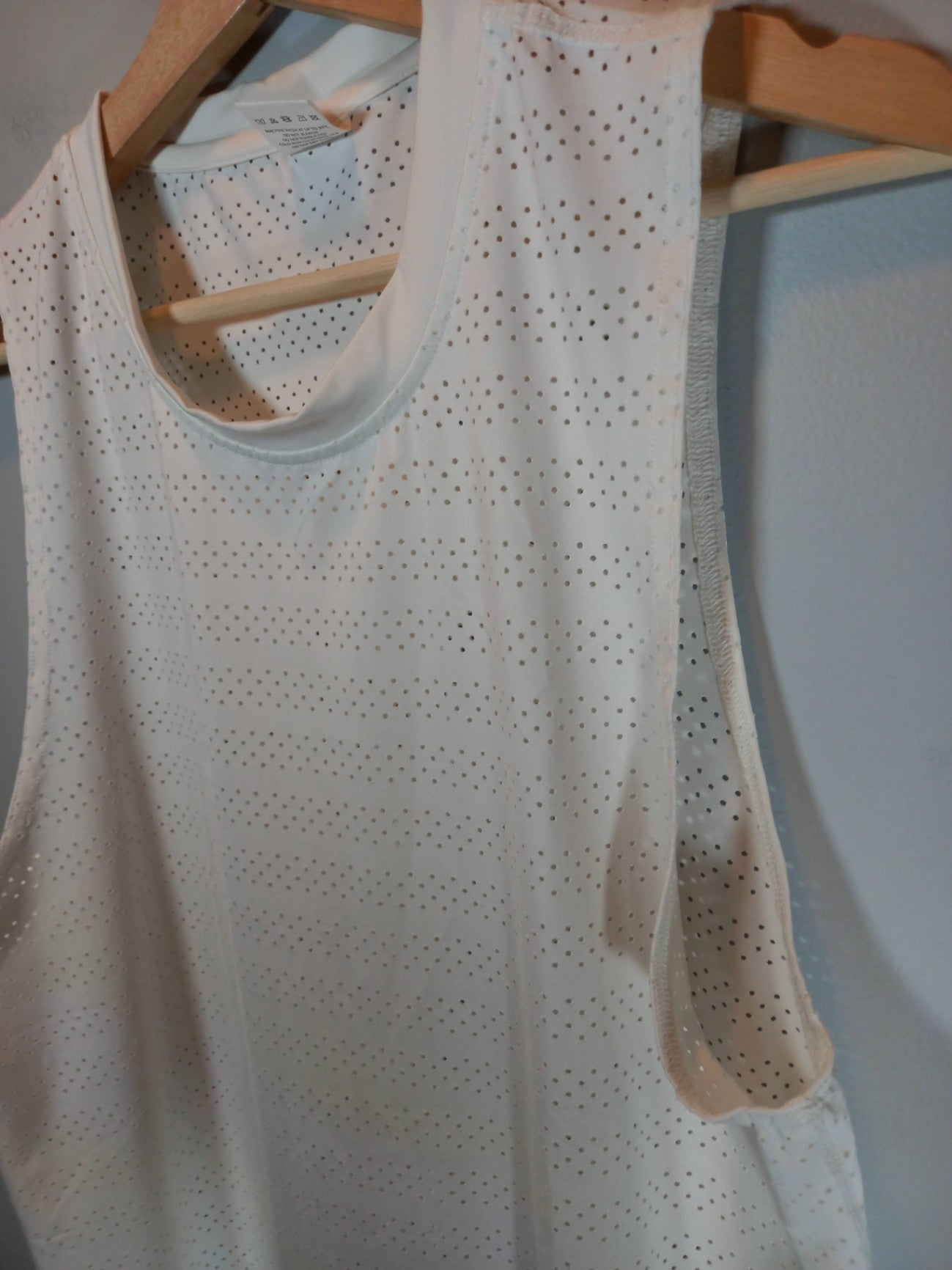 Zyia White Chill Muscle Tank Sz L