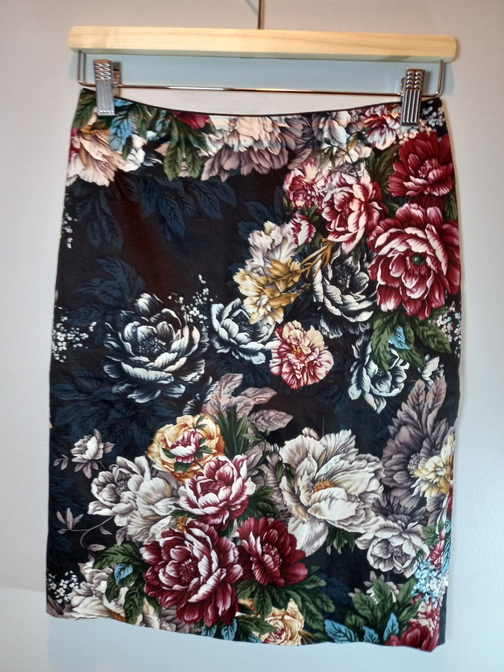 Mario Serrani Floral Skirt Sz 2