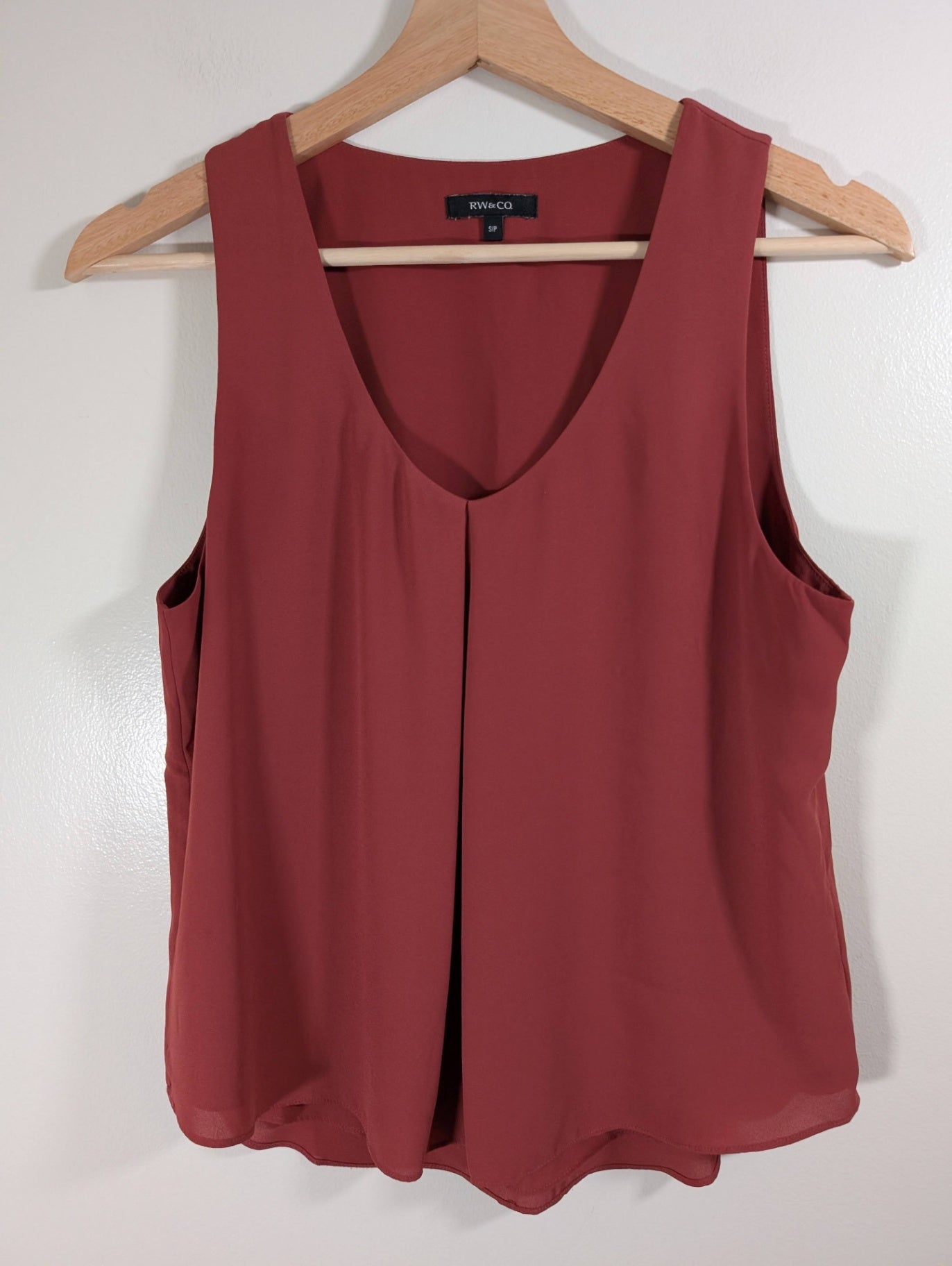 RW&Co. red sleeveless blouse - Small