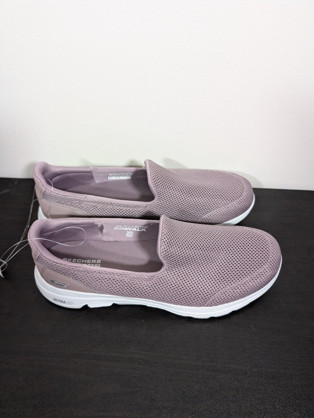 NWT Sketchers Go Walk shoes - SZ 10