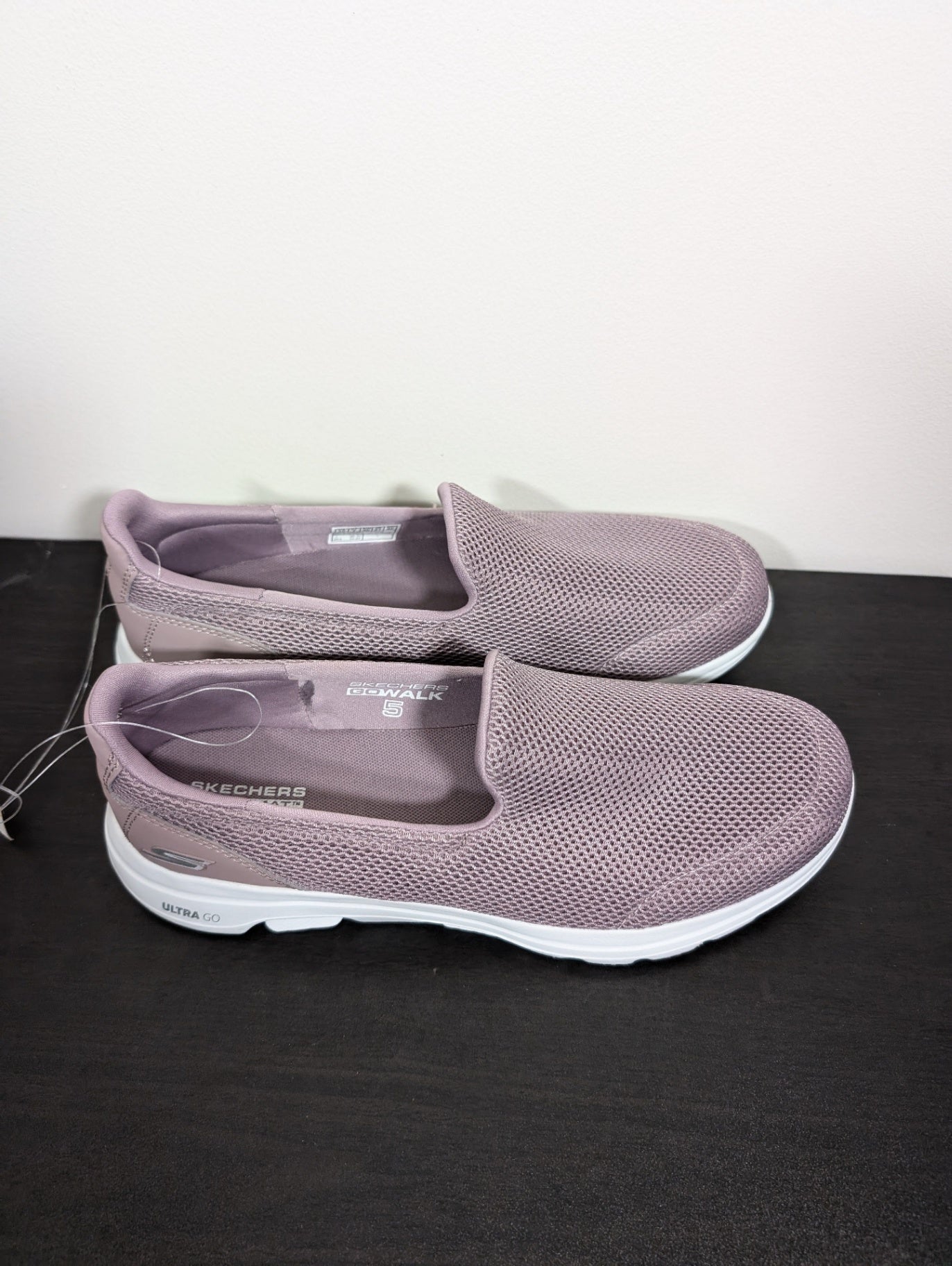 NWT Sketchers Go Walk shoes - SZ 10