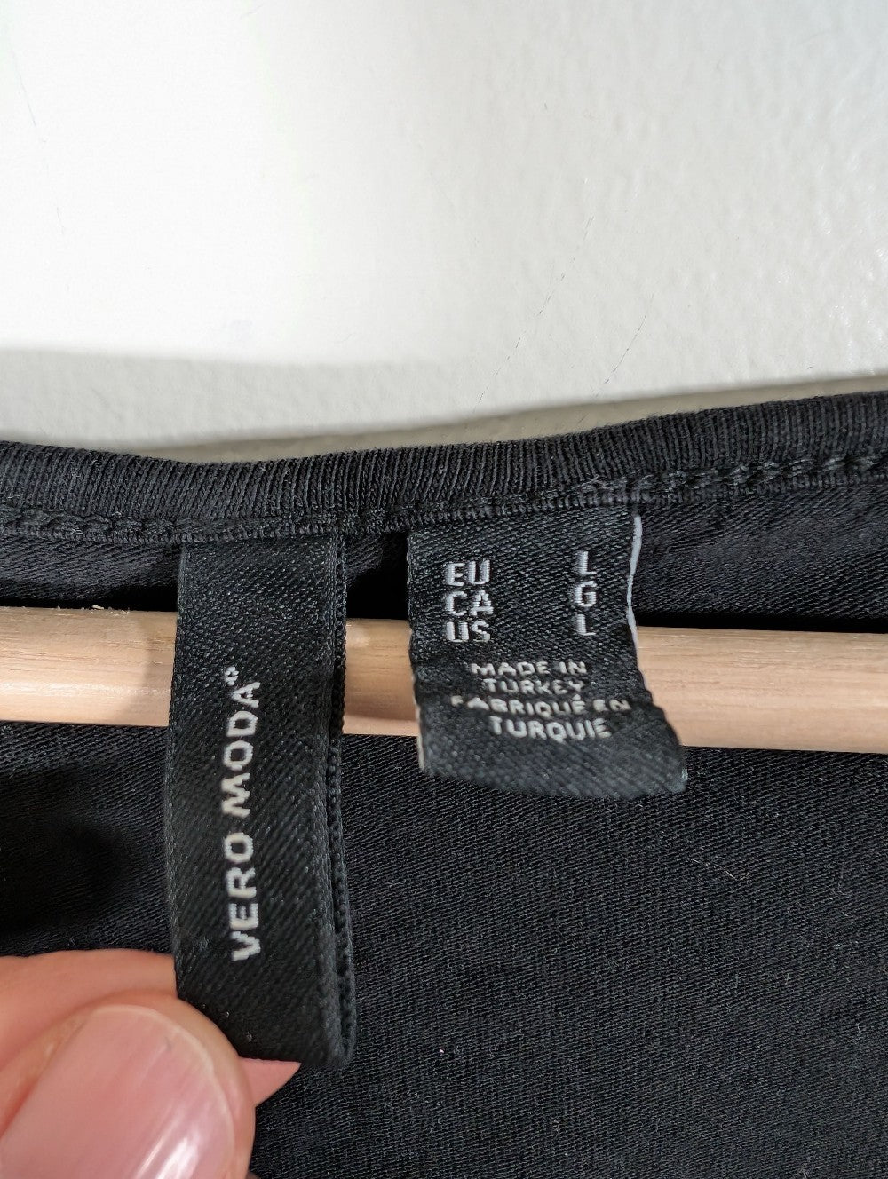 Vero Moda black long sleeve - Large (Minor Flaw)
