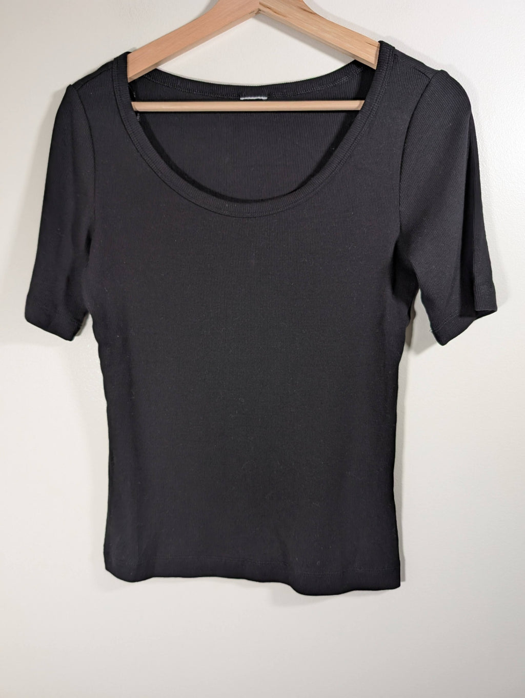 No label black tee - appears small