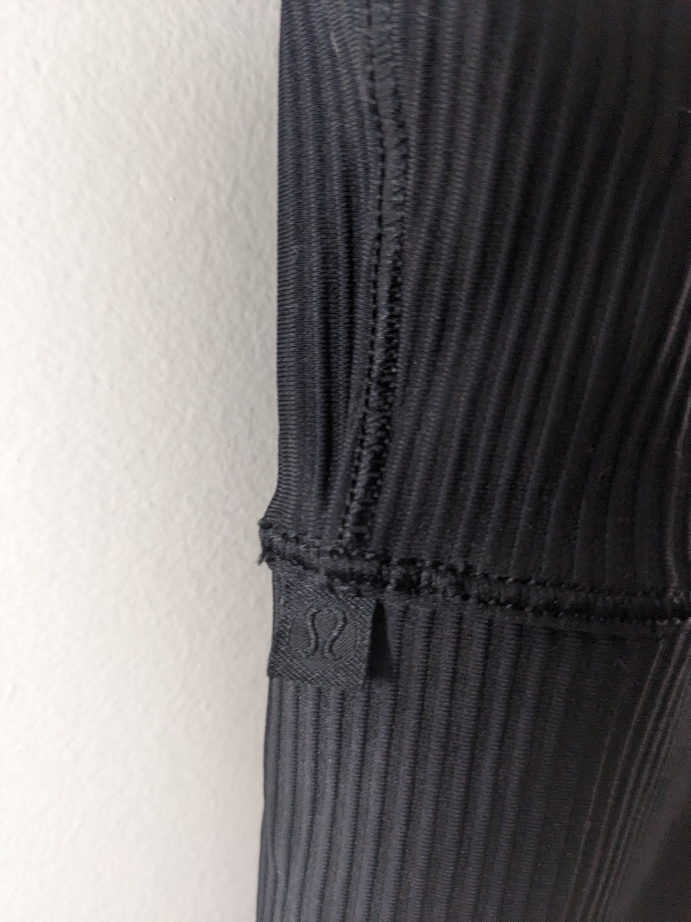 Lululemon Black Crop Tank - appears sz 4