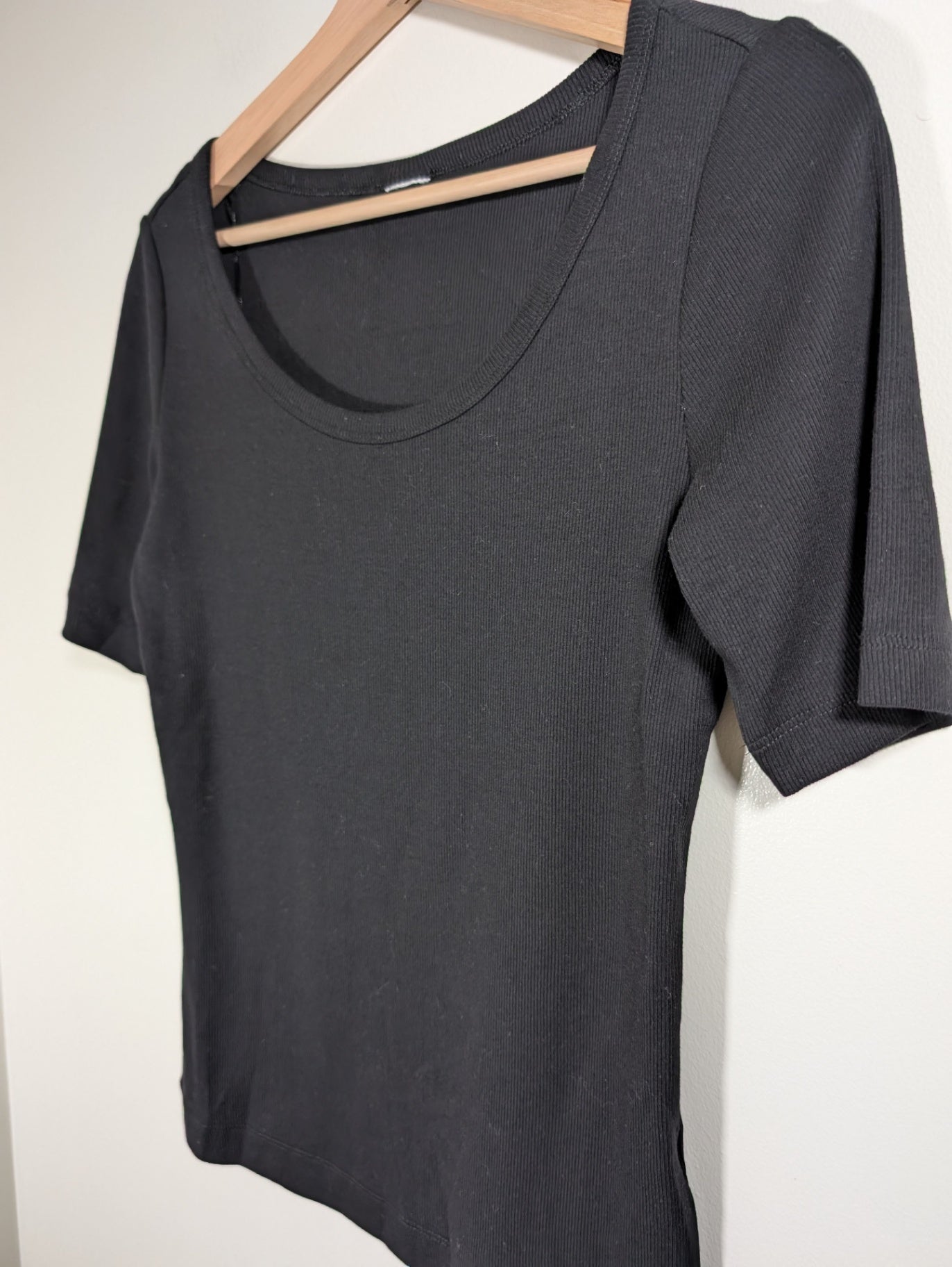 No label black tee - appears small