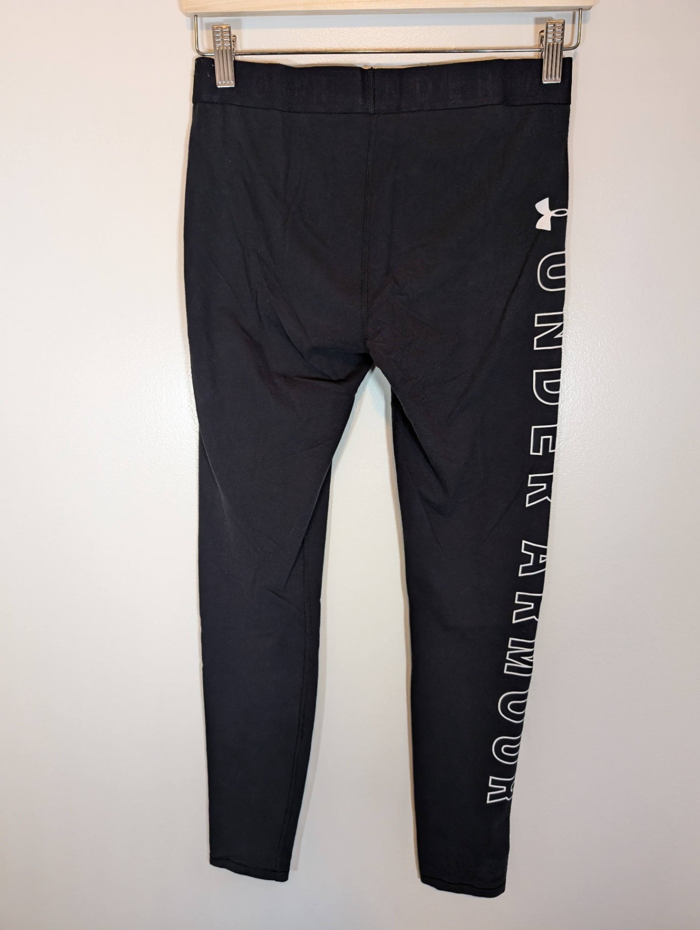 Under armour logo leggings - appears small