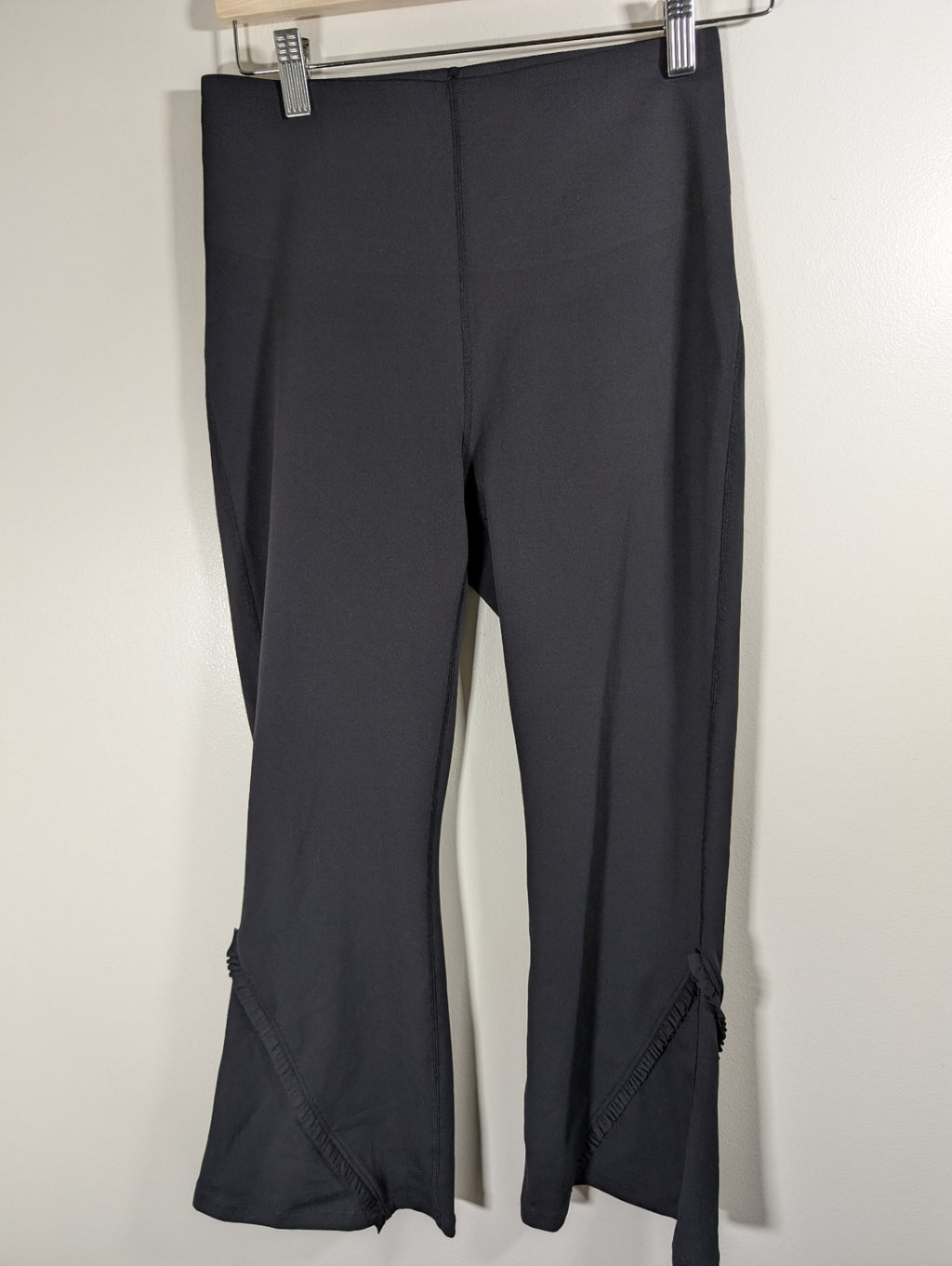 No label flare capri leggings - appears small