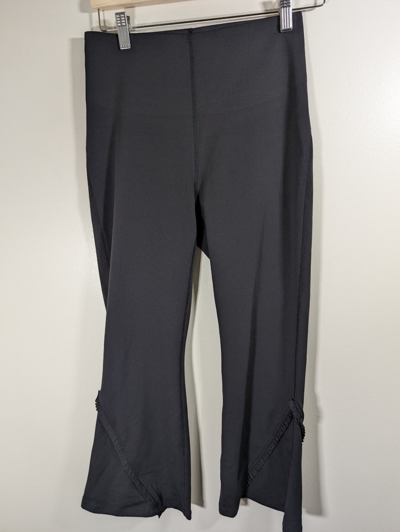 No label flare capri leggings - appears small