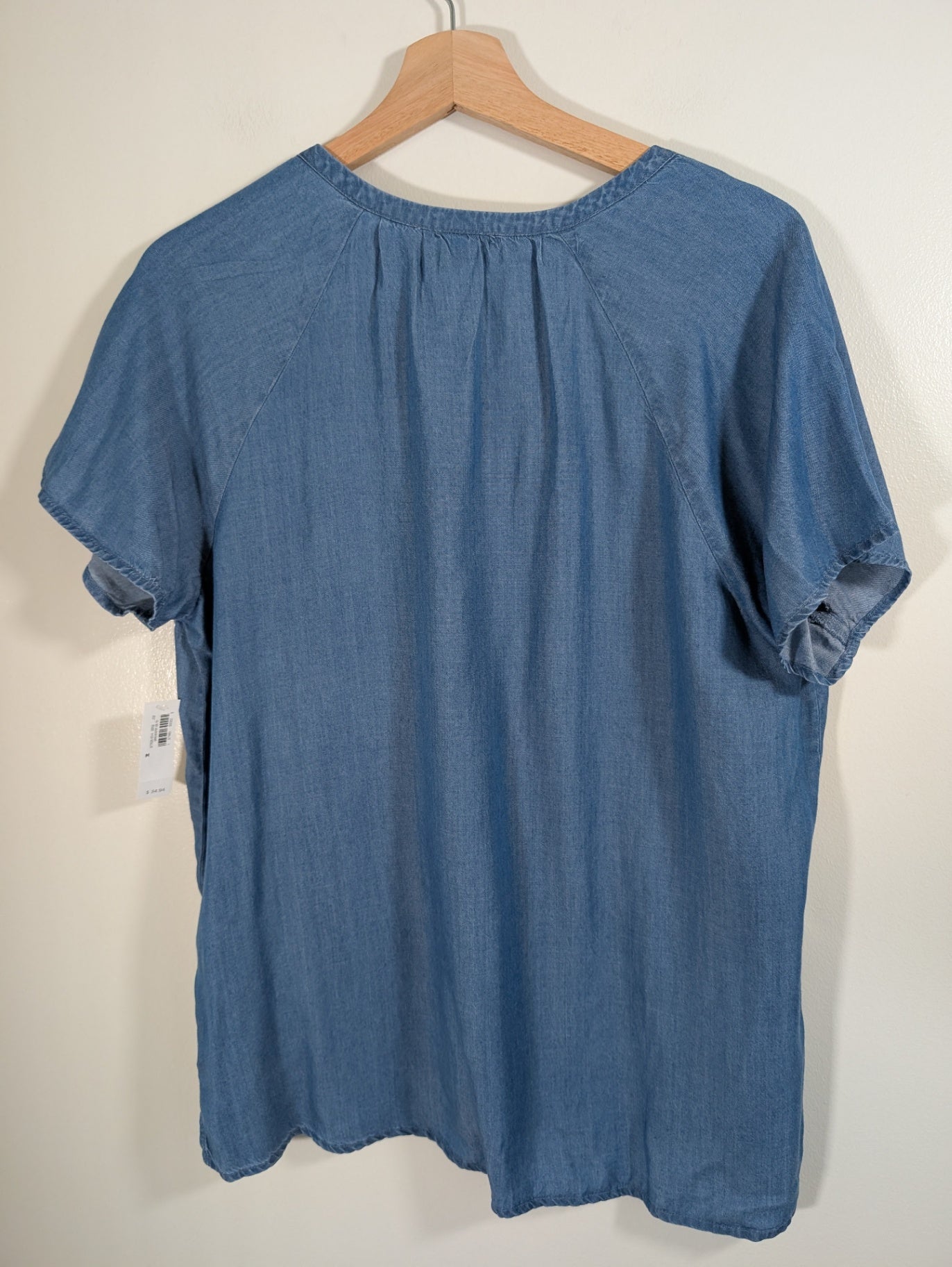 NWT Old Navy denim-style blouse - Medium