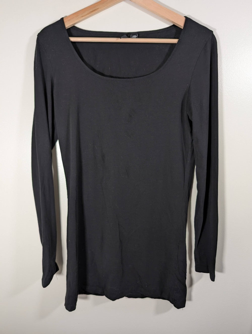 Vero Moda black long sleeve - Large (Minor Flaw)