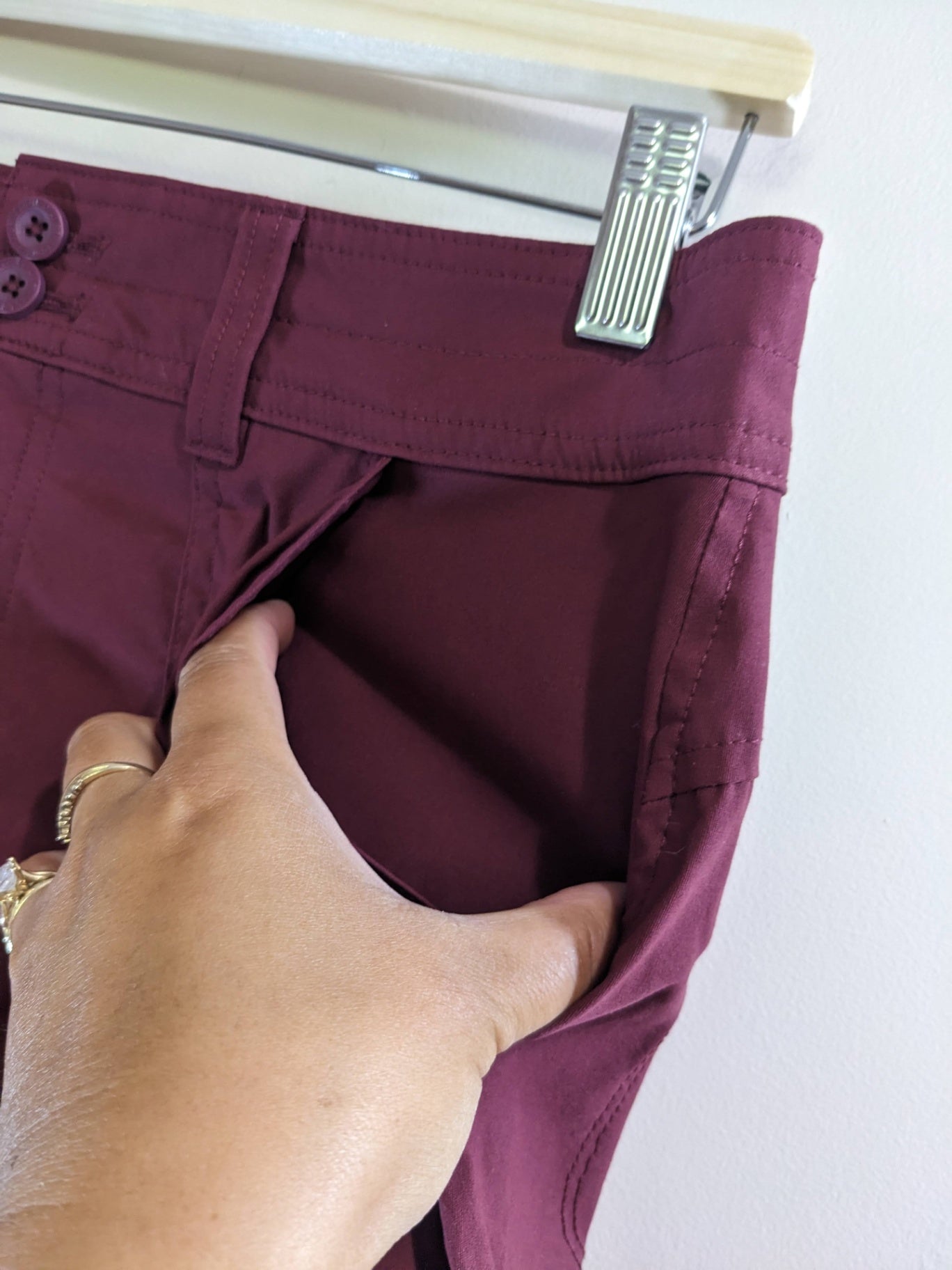Eddie Bauer Burgundy Shorts - Sz 8
