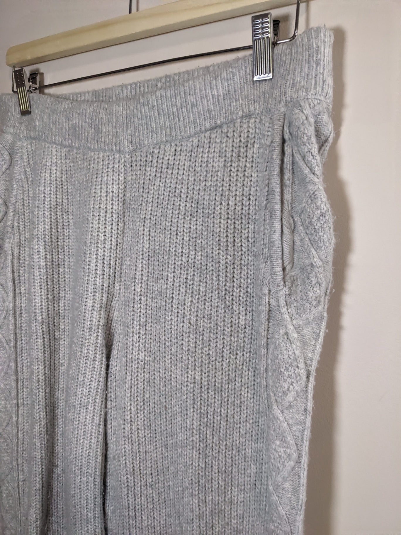 Express Cable Knit Joggers - Medium