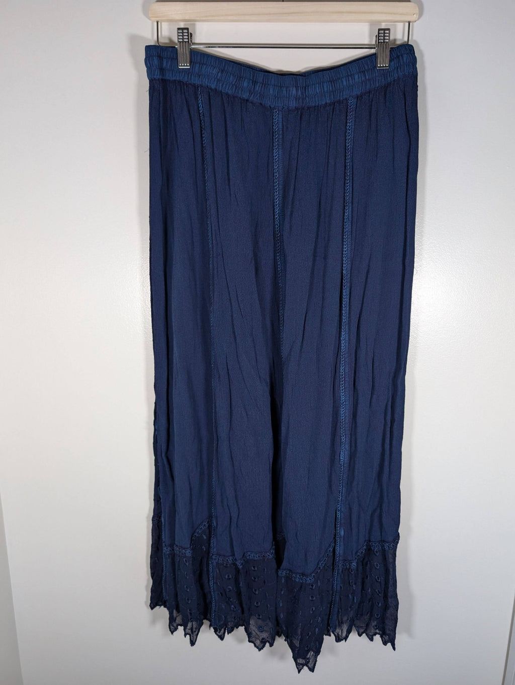 Model France Embroidered Skirt - XL