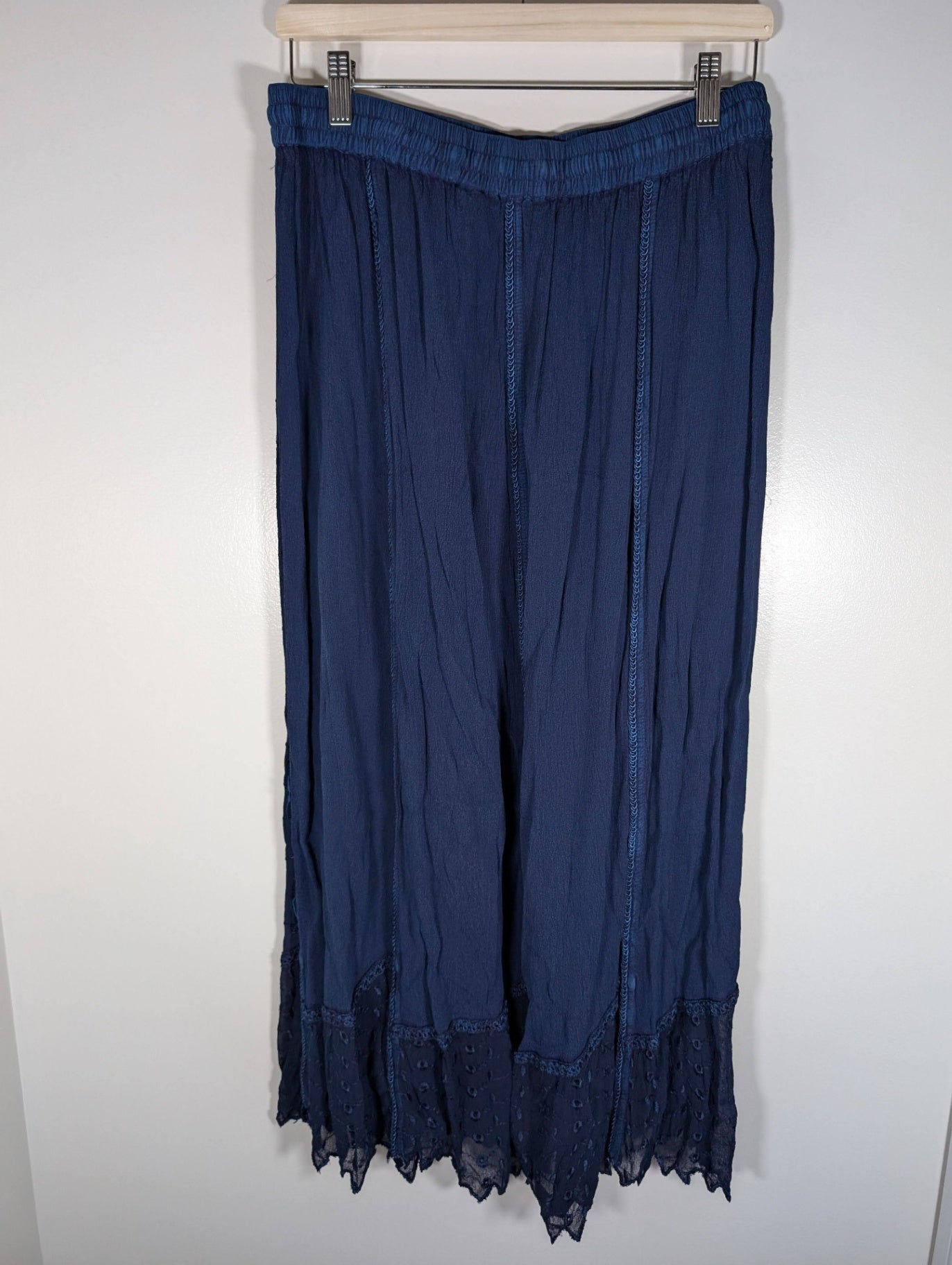 Model France Embroidered Skirt - XL
