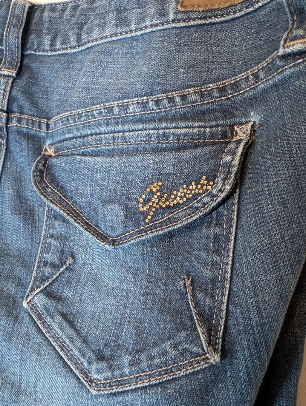 Guess starlet bootcut jeans - SZ 28 (Minor Flaw)