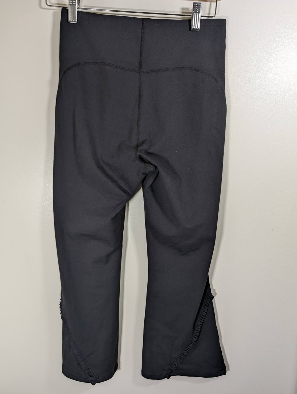 No label flare capri leggings - appears small